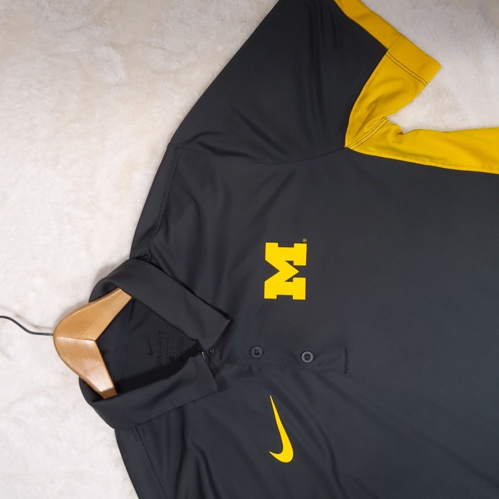 Nike | Men's Michigan University Logo Polo Shirt Size Medium Gray/Yellow